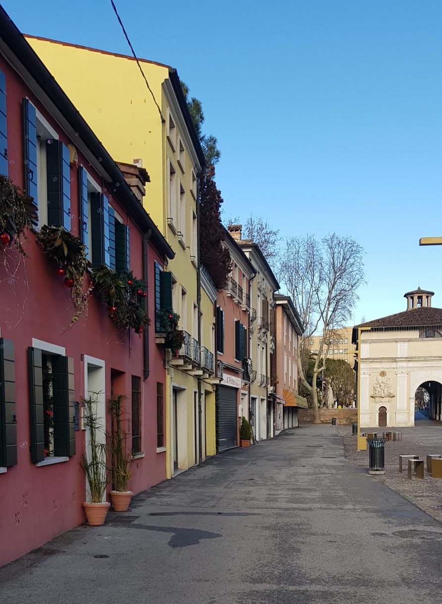 La casa di Paolo-Storici alloggi fronte piazza